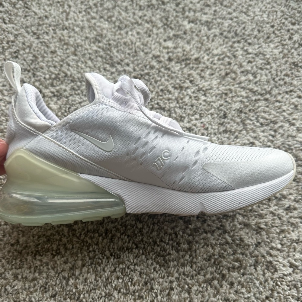 Nike Air Max 270 White big kid size 6, women’s size 7.5